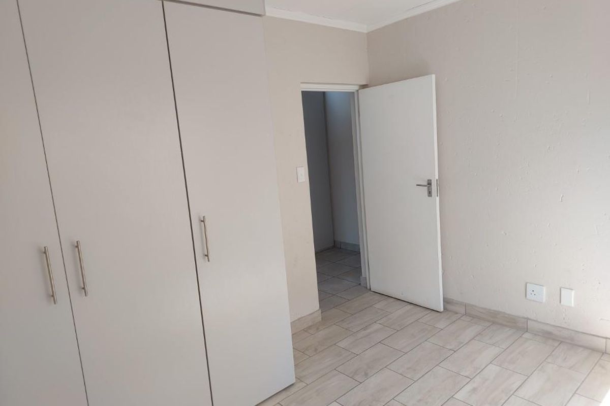 3 BEDROOM APARTMENT FOR SALE NEAR LONE HILL. - Photo 5