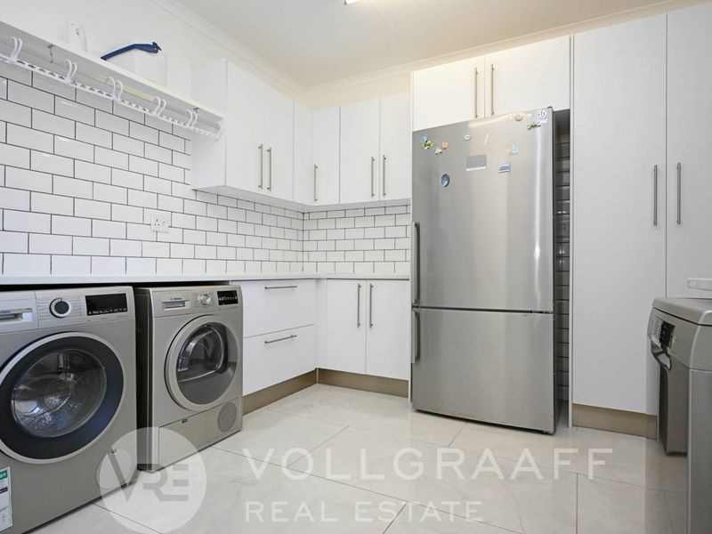 Luxury Beachside Living For Sale in Mile 4 - Photo 10