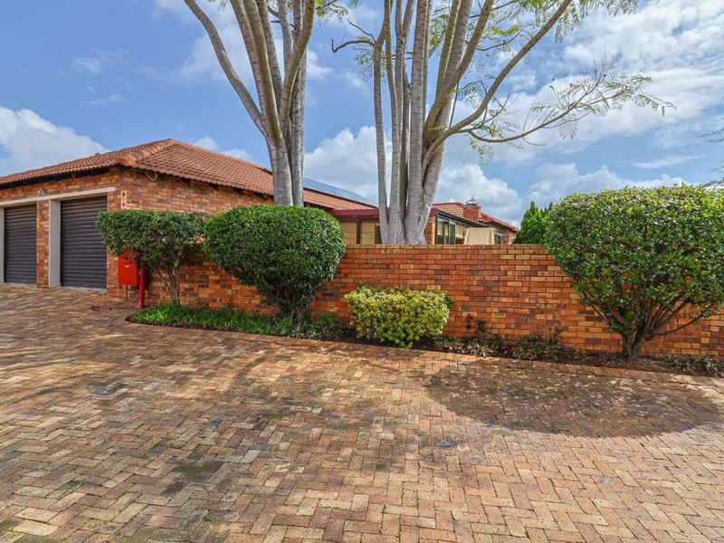 A True Gem with 3 bedrooms for Sale in Radiokop - Photo 2