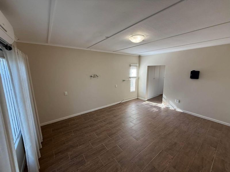 LARGE FAMILY HOME IN A DESIRABLE STREET OF OLYMPIA - Photo 6