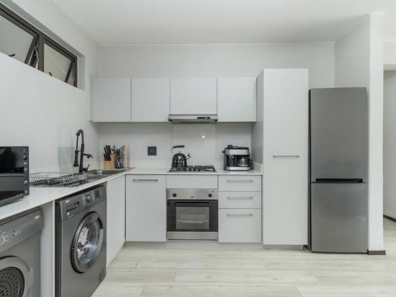 A beautiful 2 Bed 2 bath in broadacres SoHo junction - Photo 9