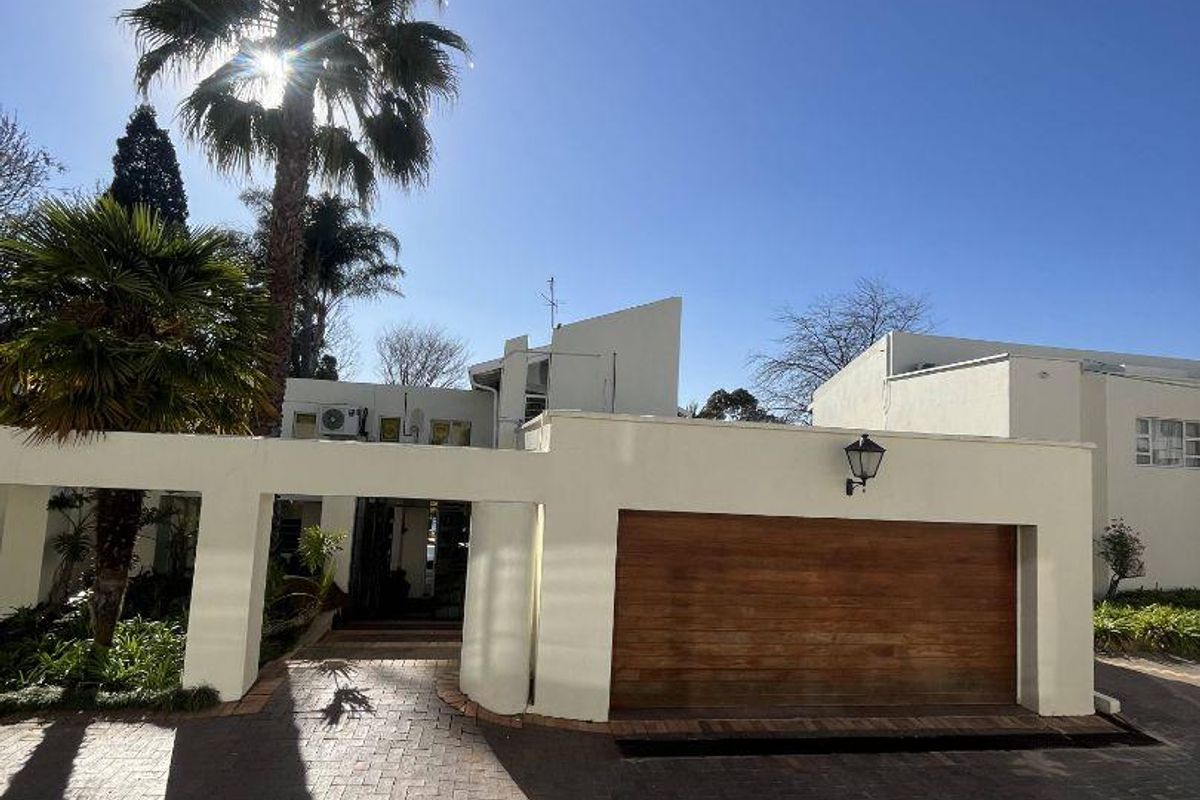 A Bryanston Legacy Estate — Where Timeless Luxury Meets 4,000m2 of Private Prestige - Photo 2