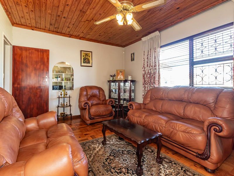 Spacious 3-Bedroom Property with Great Potential in Lotus River - Photo 10