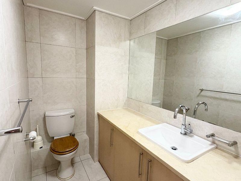 Unfurnished Executive Apartment - Photo 9