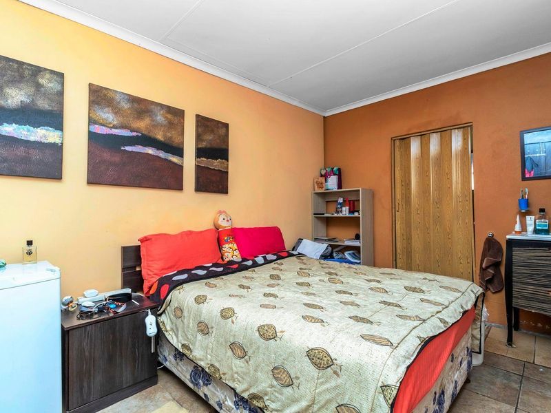 Expansive training lodge situated close to Grand Central Airport - Photo 6