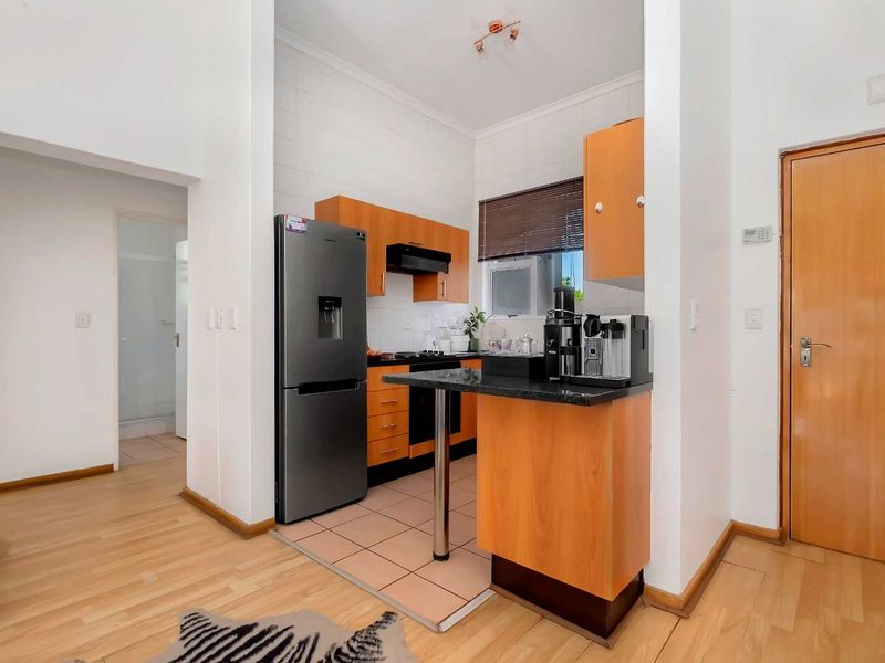 TOP FLOOR 2 BEDROOM APARTMENT FOR RENT IN BRYANSTON - Photo 7