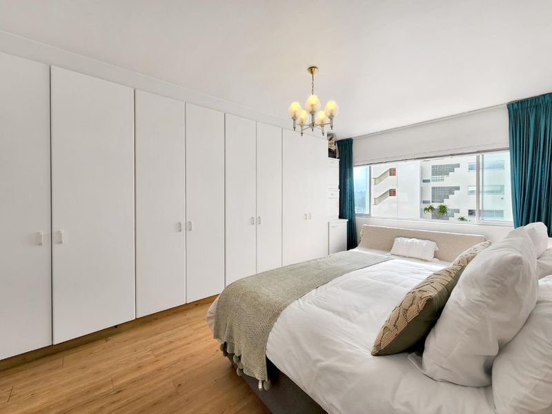 Large FURNISHED one bedroom apartment with sea views on Beach Road - Photo 5