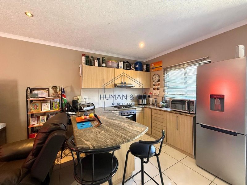 Modern 3-bedroom townhouse in town center - Photo 2