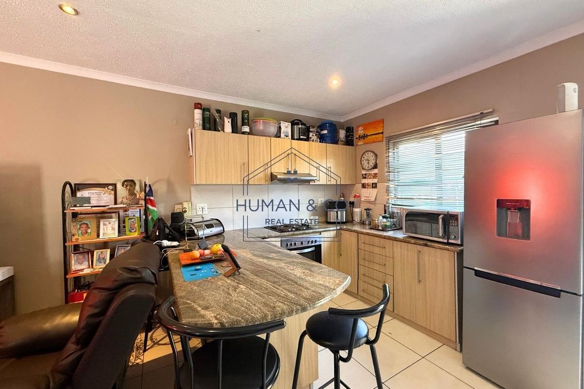 Modern 3-bedroom townhouse in town center - Photo 2