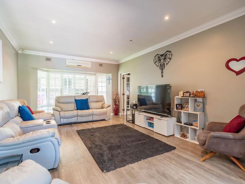 Serene Family Living in the Heart of Gillitts - Photo 3