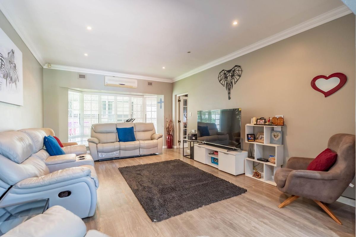 Serene Family Living in the Heart of Gillitts - Photo 3
