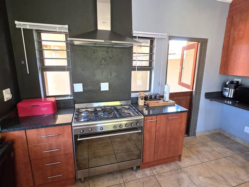 4 Bedroom 3.5 Bathroom Double Storey Family Home in Leloko - Photo 8