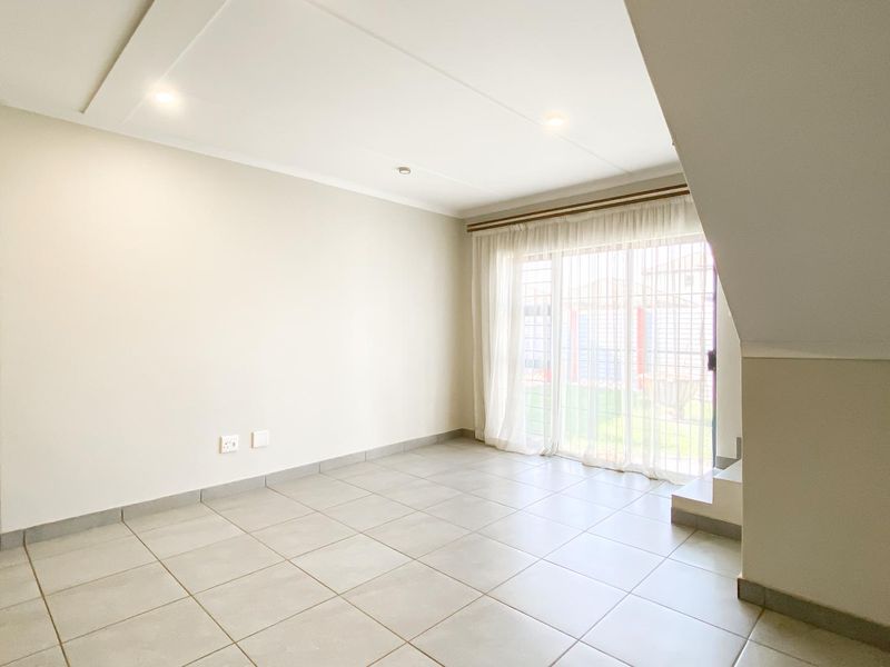 A Modern 3 Bedroom Double-Storey Family Home in Leopard’s Rest - Photo 5