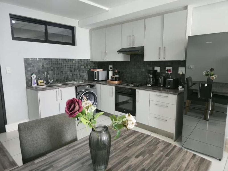 Comfortable living space - Photo 8