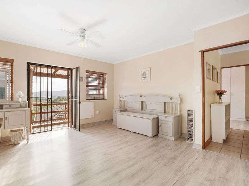 Spacious three bedroom home - Photo 9