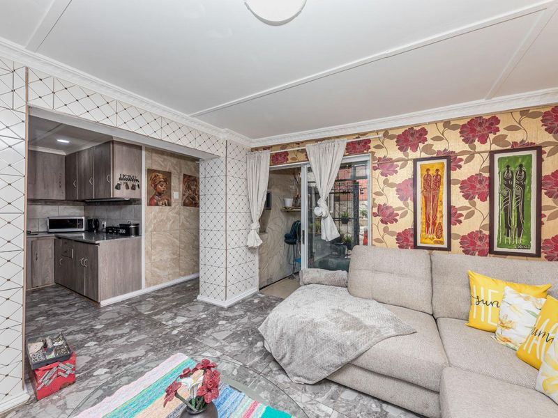 Renovated Two Bedroom Home - Photo 6