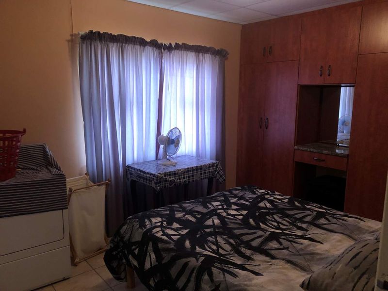 Renovaters dream with potential. - Photo 6