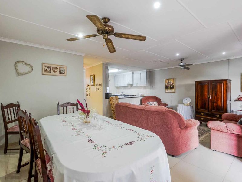 Level land pet friendly simplex - Photo 9