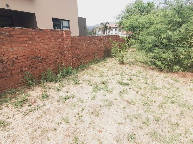 "Ultimate Privacy: Cul-de-Sac Gem in Birdwood Estate!" - Photo 7