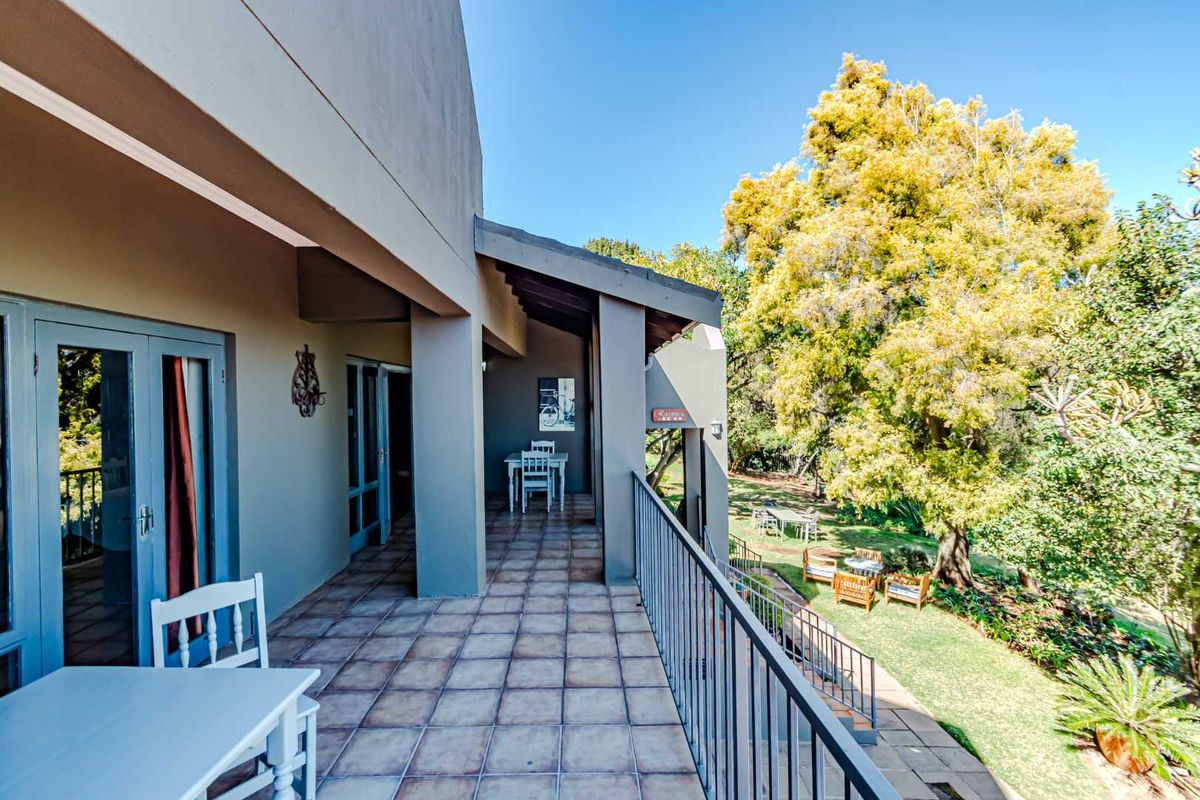 Exquisite Guest House in Waterkloof Ridge - Photo 2
