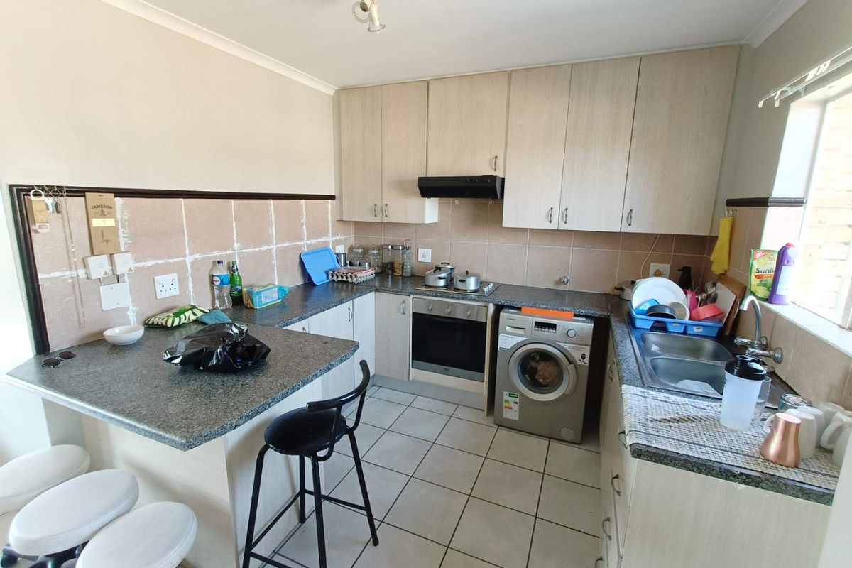 BEAUTIFUL THIRD FLOOR APARTMENT FOR SALE!!!!!! - Photo 5