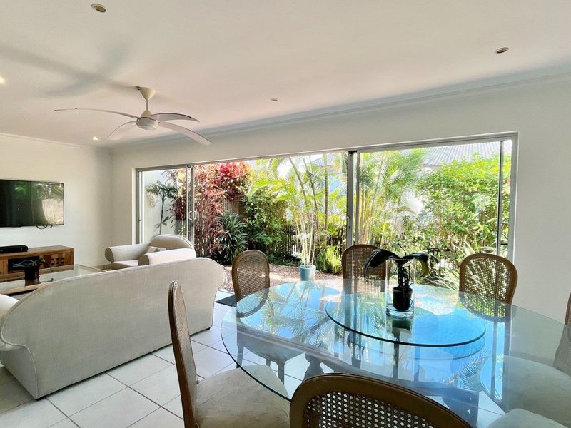 A stunning , modern duplex in secure complex on the beachfront!!! - Photo 3