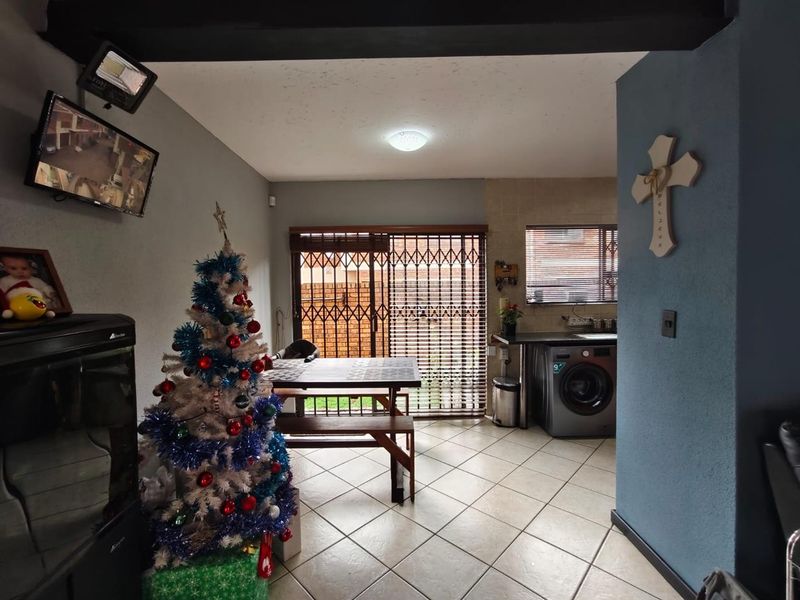 3 Bedroom Townhouse / Duplex for Sale in Florentia - Photo 7