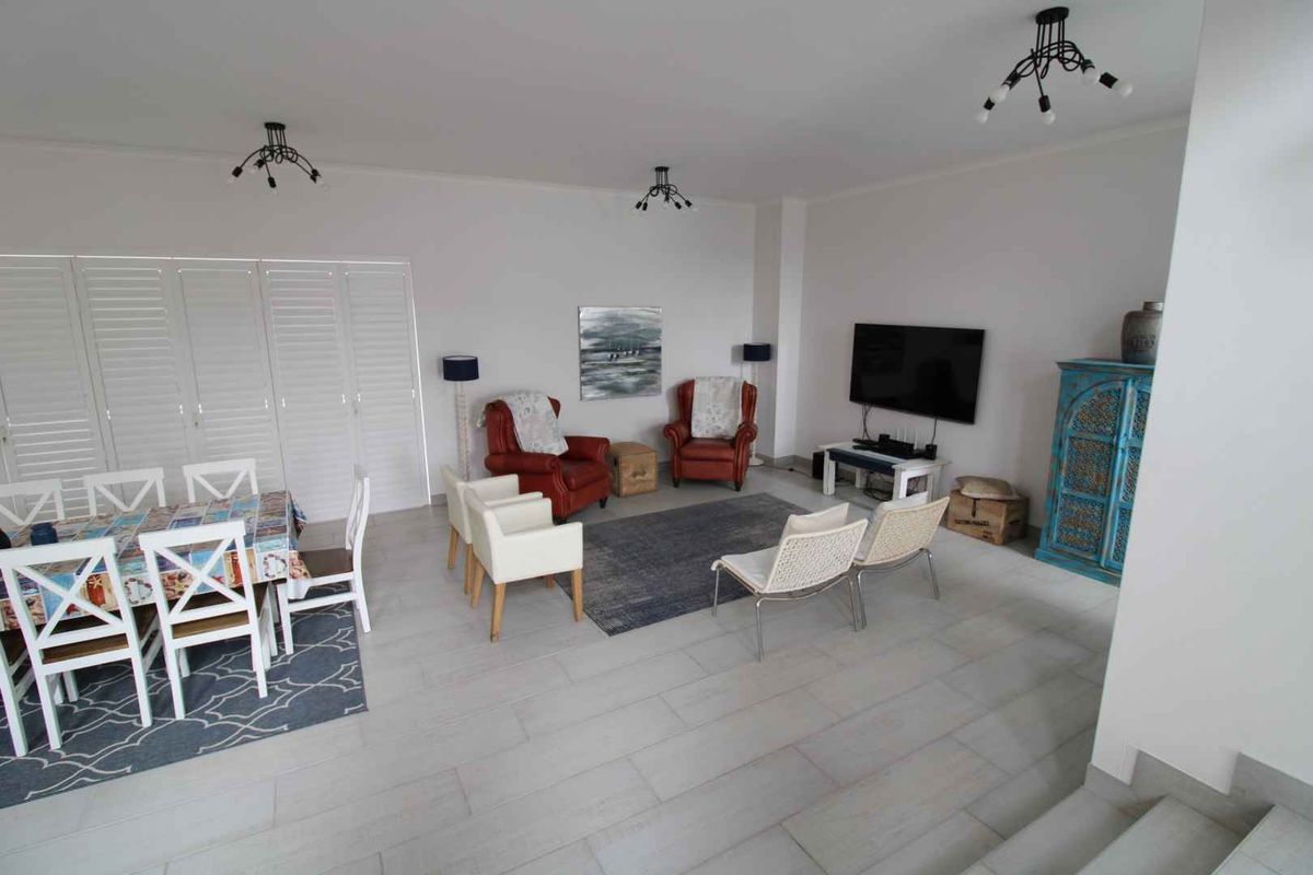 Superior Seafront Designer Home perfect for the large Family! - Photo 3