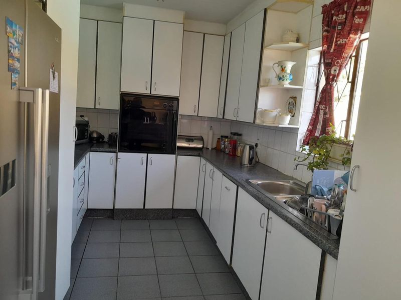 Three Bedroom Family Home For Sale in Brackendowns - Photo 8
