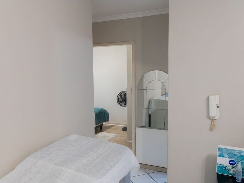 FOR SALE: 2-Bedroom Simplex in Moreleta Park - Photo 8