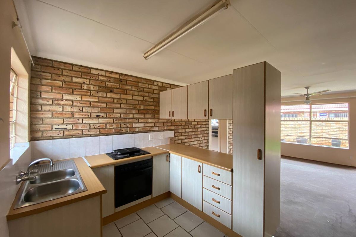 Cosy Townhouse for grabs - Photo 5