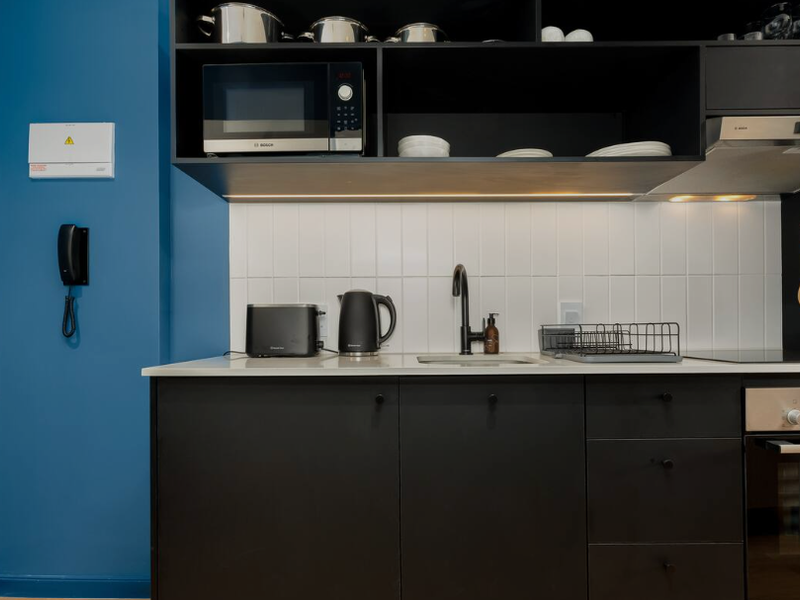 Furnished studio in Station House Sea Point - Photo 3