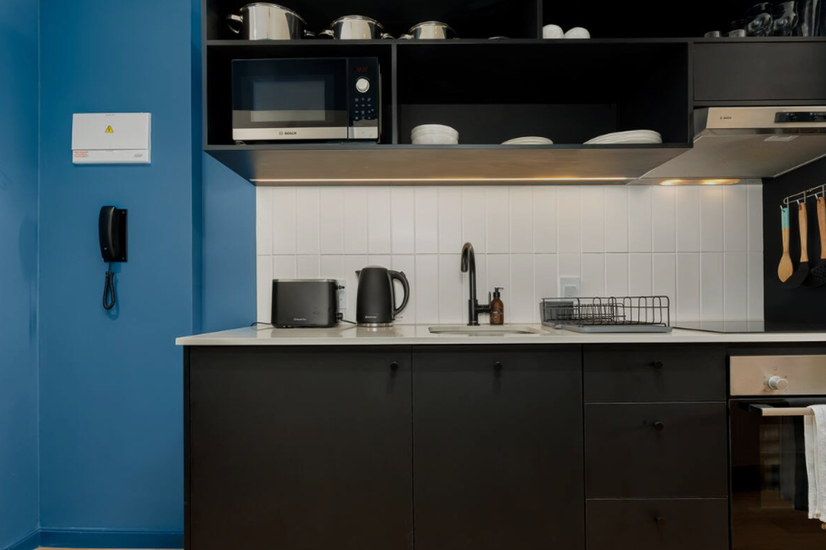 Furnished studio in Station House Sea Point - Photo 3