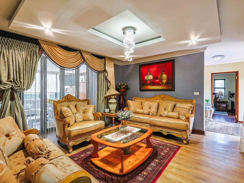 Elegant Family Living in Prestigious Thornwoods Estate, Faerie Glen - Photo 9