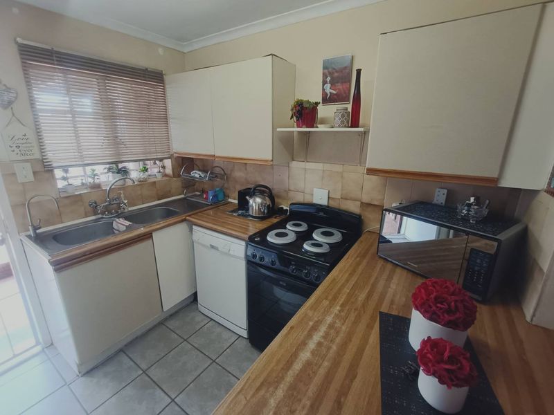 BEAUTIFUL FAMILY HOUSE FOR SALE IN ZWARTKOP!!!! - Photo 5