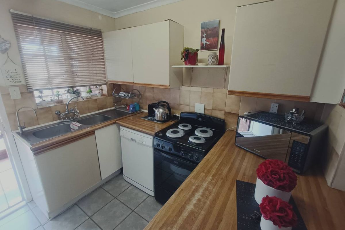 BEAUTIFUL FAMILY HOUSE FOR SALE IN ZWARTKOP!!!! - Photo 5