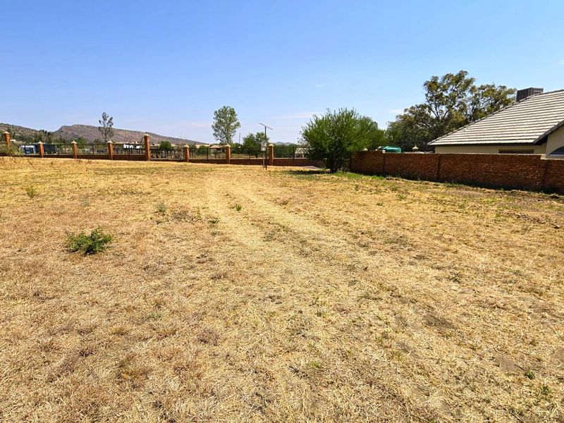 1023sqm Vacant Stand in Popular Landsmeer Equestrian Estate Hartbeespoort - Photo 2