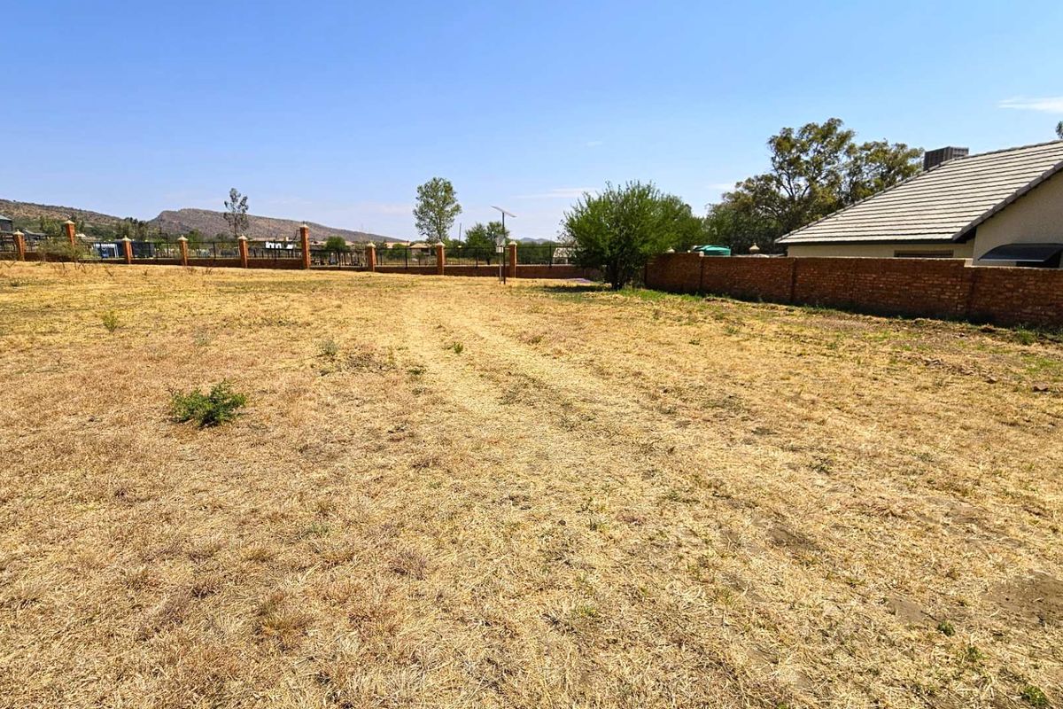 1023sqm Vacant Stand in Popular Landsmeer Equestrian Estate Hartbeespoort - Photo 2