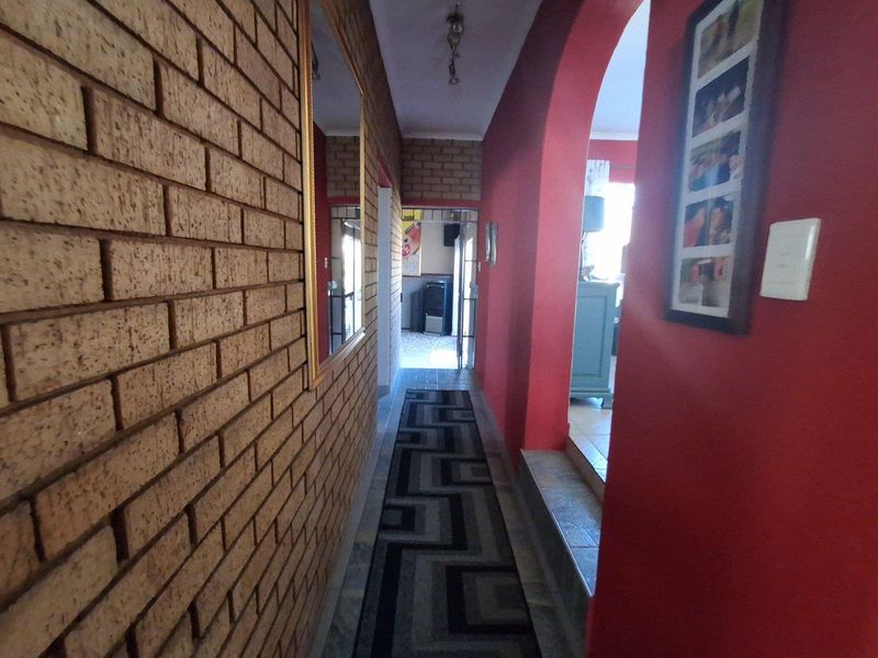 Large Family Home for sale - Photo 6
