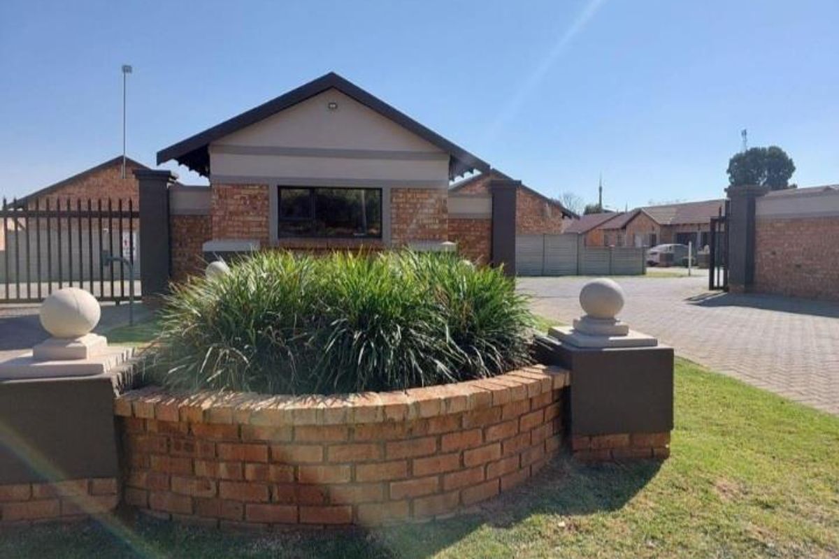 2Bed, 2Bath Townhouse in Riversdale, Meyerton. - Photo 2