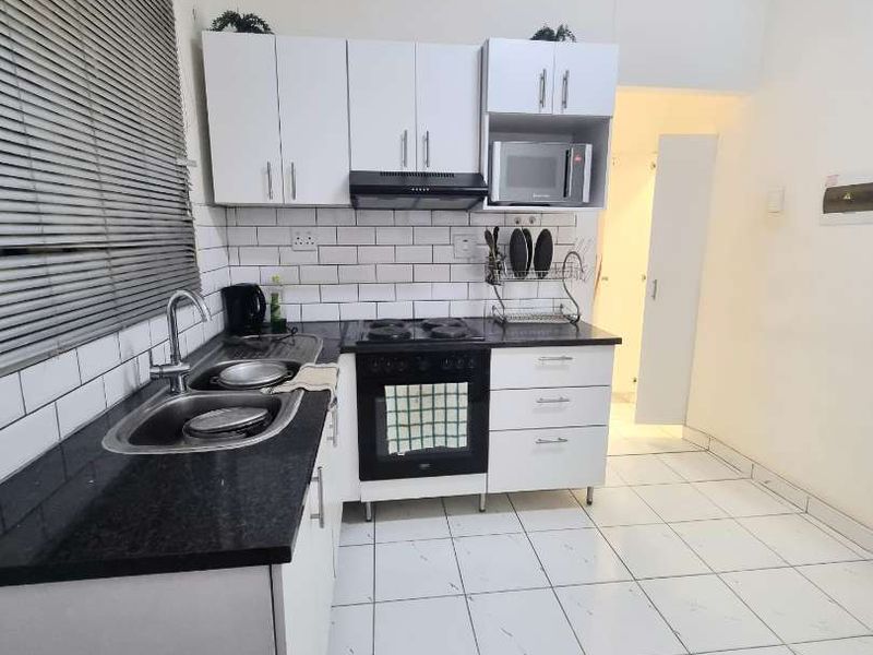 HOUSE & BAR FOR SALE IN HAKAHANA - Photo 2