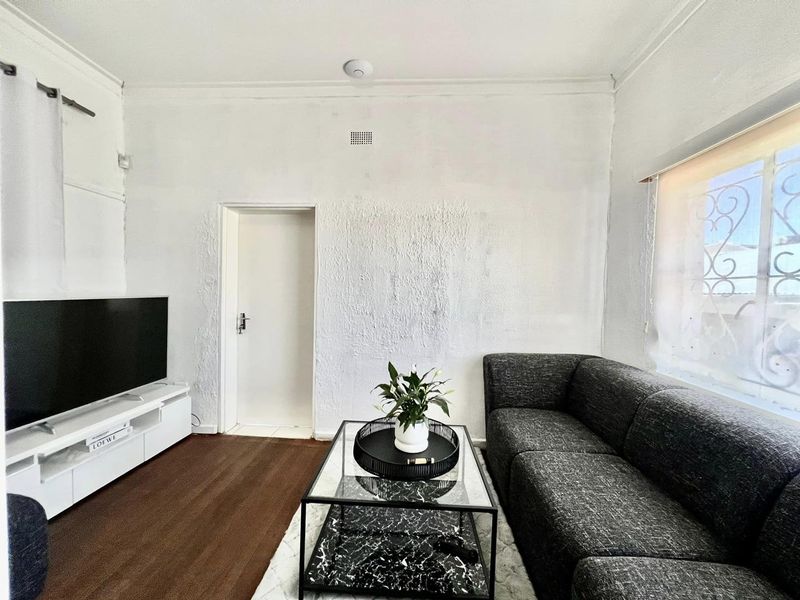 Office Building with 2 Bedroom Flat For Sale - Photo 8