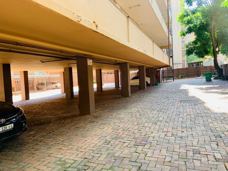 **Spacious 2 Bedroom Apartment for Shared Living** - Photo 10