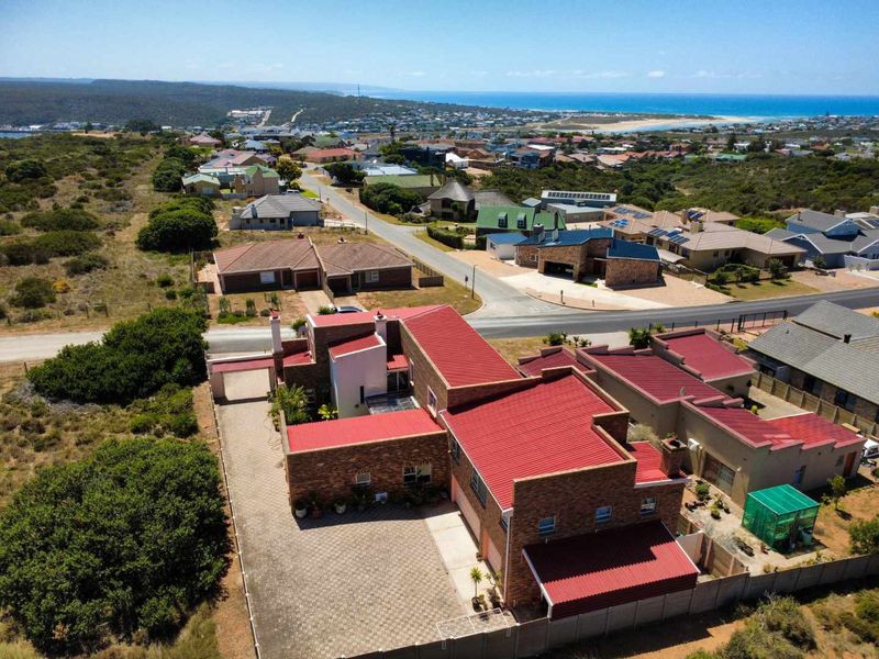 Spacious family home with breathtaking views. - Photo 2