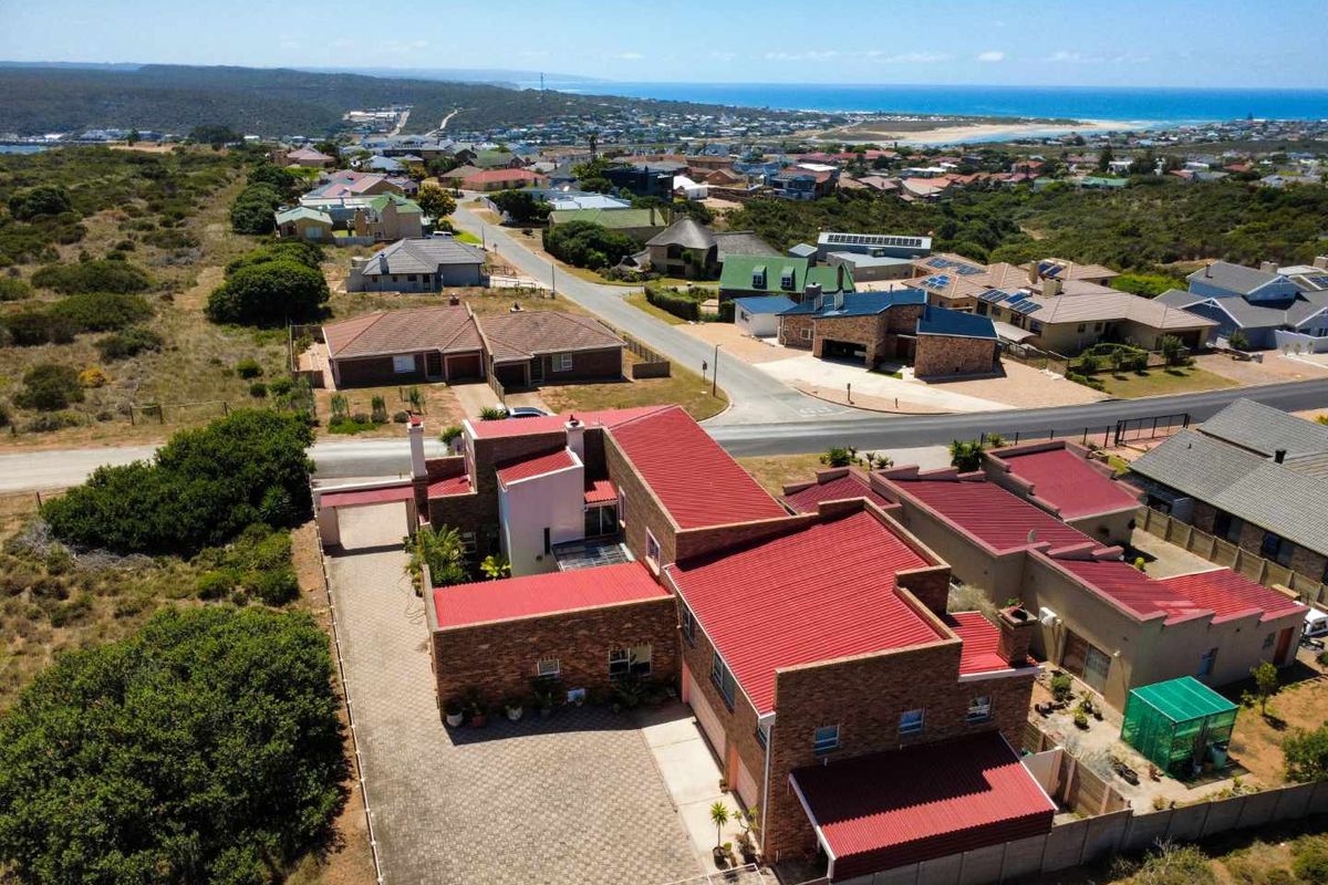 Spacious family home with breathtaking views. - Photo 2