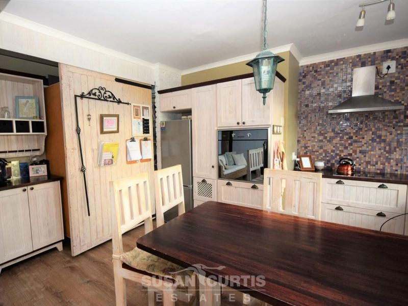 6 BEDROOMS AND FREESTANDING COTTAGE HOME, VOGELSTRAND - Photo 7