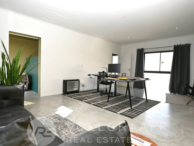Modern Home Available For Rent - Photo 9