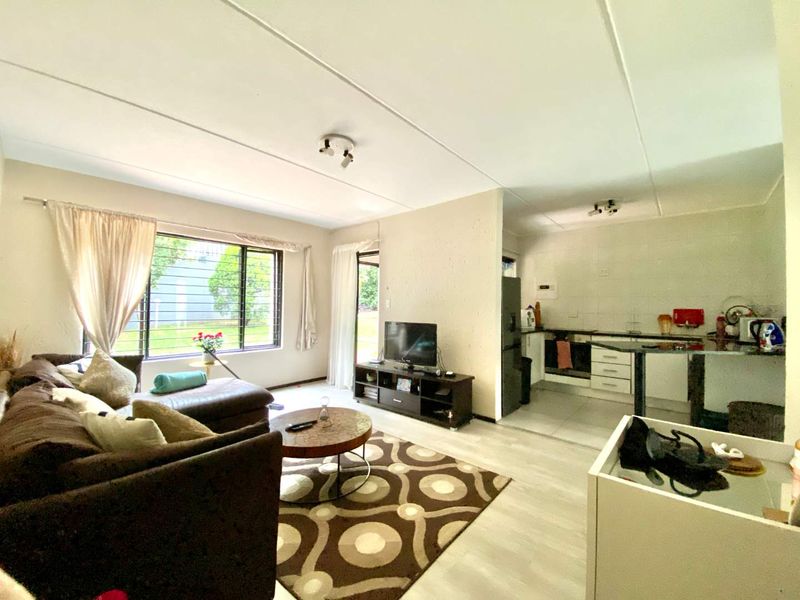 MODERN ONE BED APARTMENT IN MORNINGSIDE - Photo 2