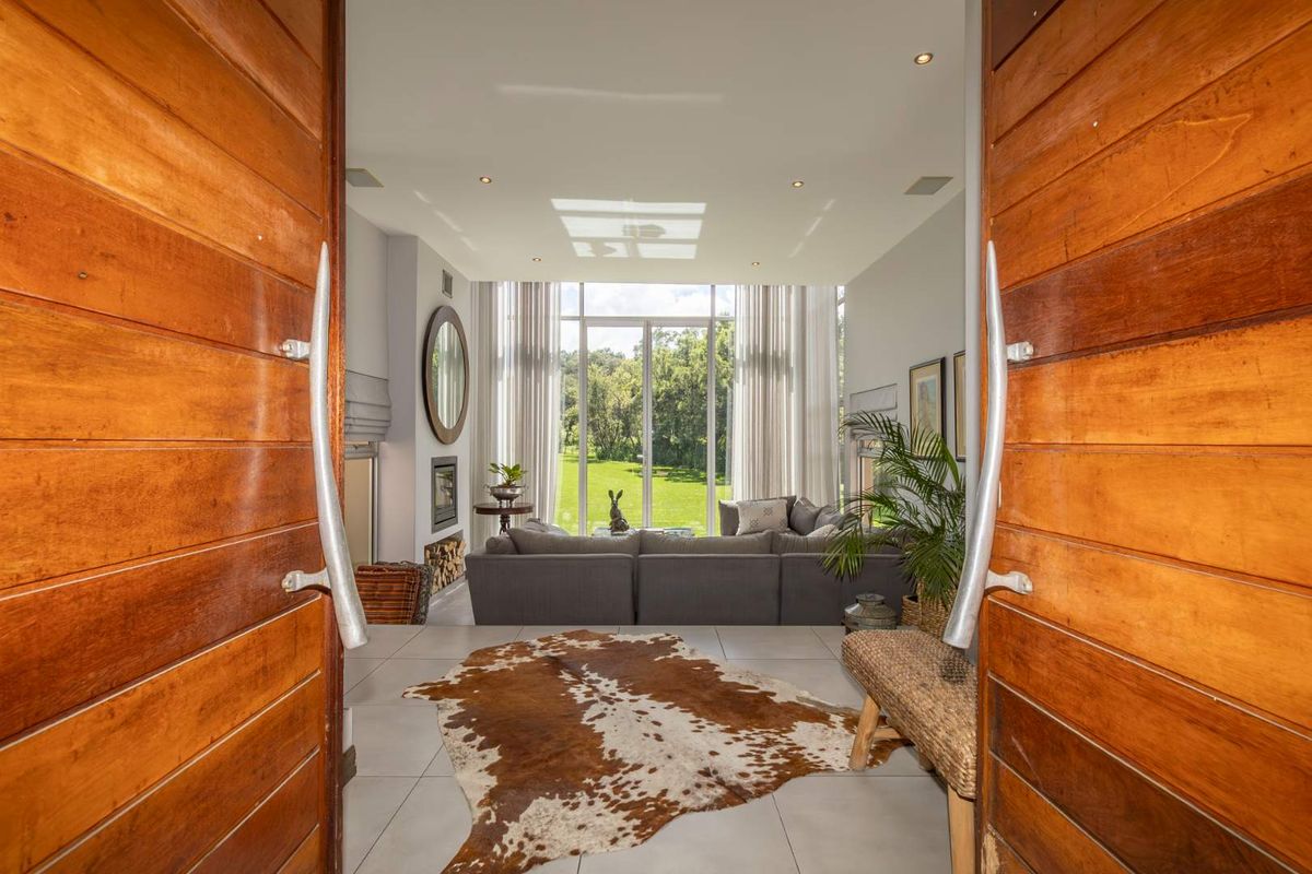 A RARE OPPORTUNITY: TRANQUIL LUXURY LIVING ON A PRESTIGIOUS AGRICULTURAL HOLDING - Photo 2