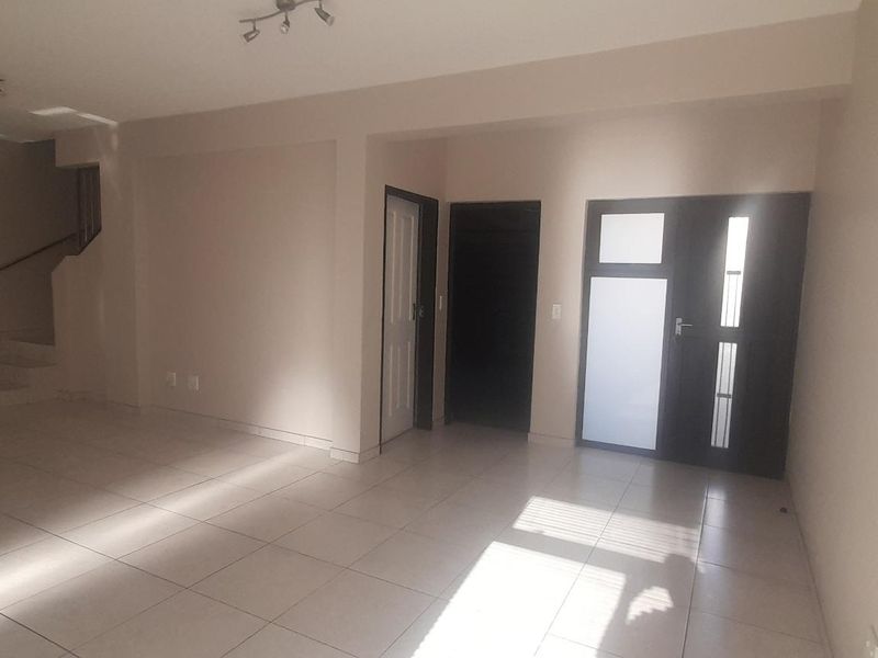 2 Bedroom with 2 Bathroom and 2 garages for sale at Gracemere - Photo 2